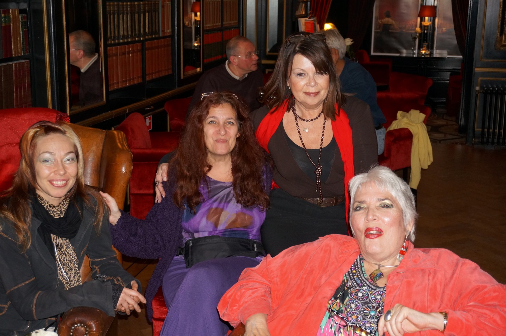 les_girls_enjoying_themselves_in_apollo