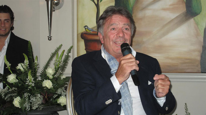 Fritz Vromen speeching Fritz Vromen speeching