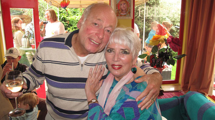 hugging huub kause hugging huub kause