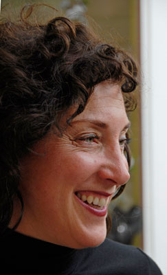 mindy close up en profile mindy close up en profile