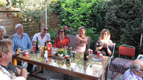 garden-sitters.jpg garden-sitters.jpg