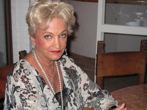 anna-looking-seductive-(Small)