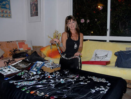 dianne-greenwood--with-her-jewelrt-at-our-performance